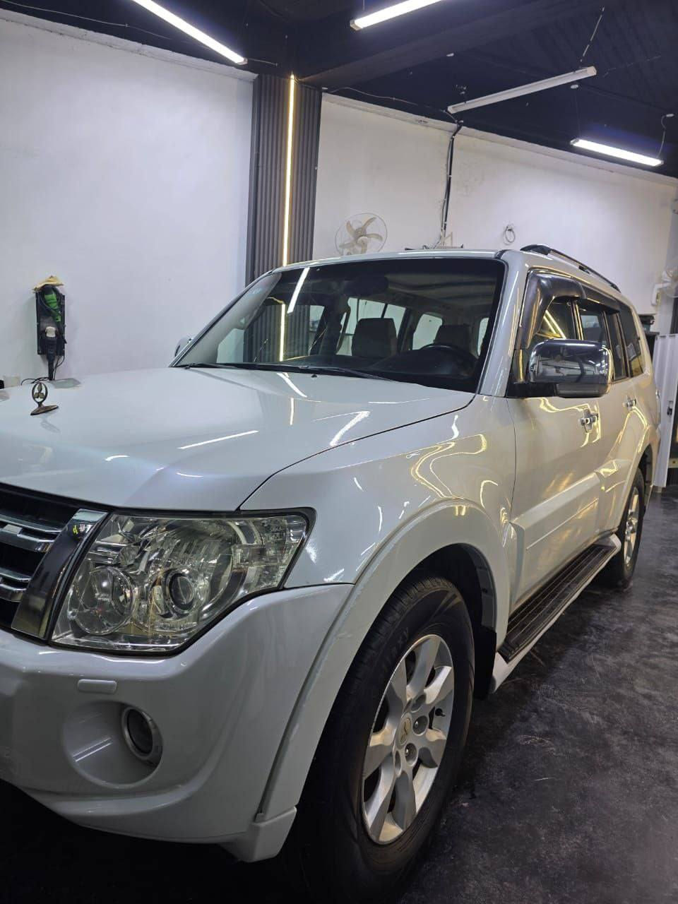 باجيرو ٢٠١٣
رقم بغداد دولي باسمي
محرك ٣٥٠٠
فتحه بالسقف
٣ قطع تبريد
اشاير بالمري
ويل كب
حساسات خلفيه
ثلاجه يم الكير
كرسي كهرباء
٧ راكب
بيه شويه بارد يم باب السائق قليل
السعر ١٥٨ وبيه مجال
السياره ماشيه ٢١٦
دفع رباعي
مكينه وكير مكفولات 
كربلاء المقدسة
***********
