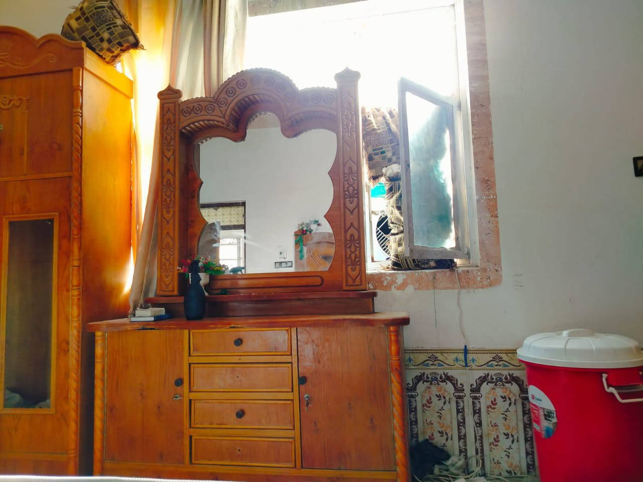 غرفة نوم نضيفه استعمال قليل جداً التواصل خاص ماسنجر او واتساب ***********
