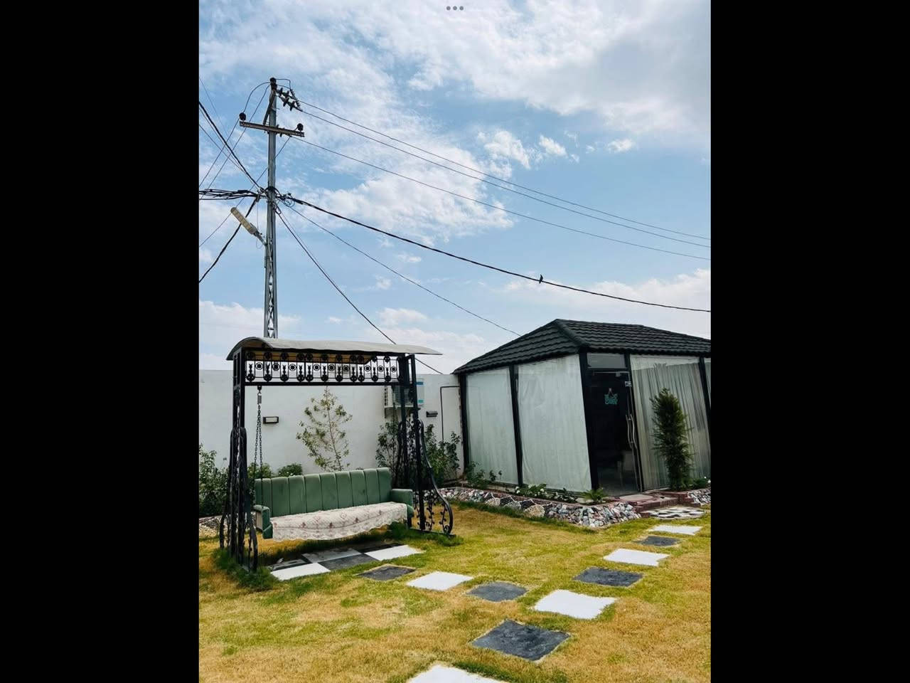 للبيع فلا مساحه 1000 متر وجها ٢٠ متر نزال ٥٠ متر اربع غرف نوم صالات ثنين حديقه اماميه خلفيه بناء بالنص مساحة البناء ٤٠٠ متر بناء حديث ٢٠٢٤ سقوف مغربيه البيت فول كامل اي نقص مابي يباع مع الاثاث ومولده ٤٥ كيفي زيرو بيركنز على ايدي مشتريها الاثاث ايطالي تخامه عدد ٢ وديوان صاله ثانيه غرف نوم عدد ٤ كاونتر تركي تصميم حديث HDF سبالت عدد ٨ كنتوري كلهن جدد جلسه اماميه مغلقه موثثه سبلت تخم شاشه وجلسه عربيه ومحميه طيور الاثات مجهز من فاملي سنتر بالكامل مع الوصولات العنوان شارع ١٠٠ طريق شريفه جديد قرب الانوار تعليم السياقه البيت طابو زراعي بأسمي سند ٢٥ تحويل ثاني يوم السعر خاص *********** او مراسله الحساب هذا 🌍🫡
