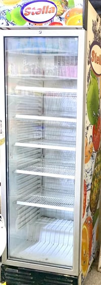 من رخصة الادمن المحترم اخوان عندي عارضات عاموديه و أفقيه للبيع  سعر ٣٠...