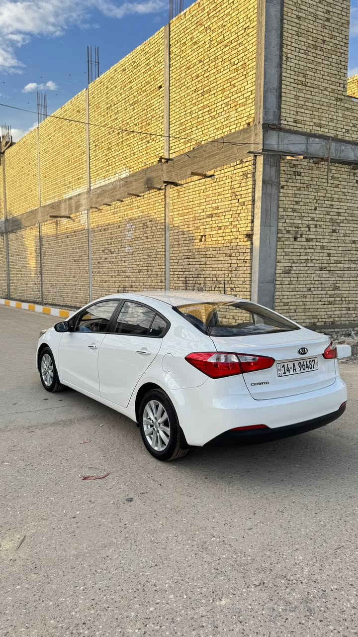 السلام عليكم 
سيراتو 2016 خليجي 
سياره مكفوله كفاله عامه ضربه وصبغ وتبديل  حته الدعاميات
مكينة 1600
ترحيب مري شفط اشاير بلمري
 لد امامي 
فول تحكمات ستيرن
صدر امامي خلفي جديد
تخم تاير باتري جديد 
كير محرك مكفولات ع وظع الشركة 
رقم بصره نكليزي بسمي شخصياً
السياره جديده جداً بوضع الشركة العامه 
بس اليدور جديد يتصل 
مكان السياره ناصرية مركز  
ماشيه 116 كم ***********
