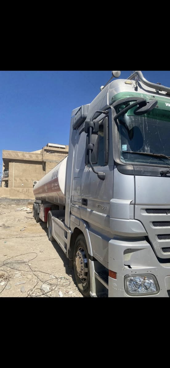 السلام وعليكم 
اكتروز ٢٠٠٥ سقف ليزري
رتايدر خمس طكات 
سنويه جي بي اس طوناج جدد
السعر ٣٤٠$
***********
