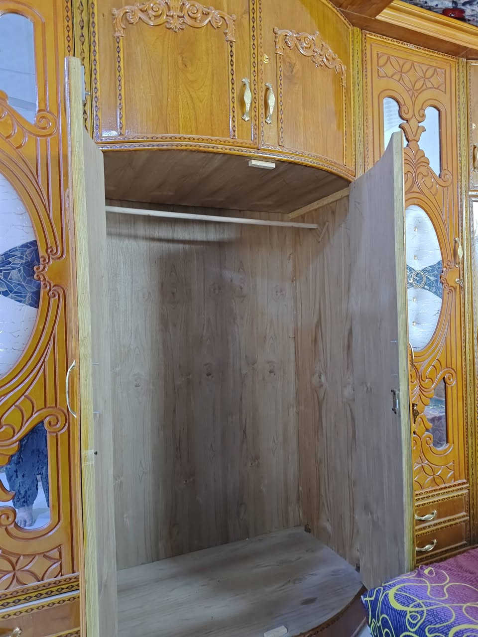 غرفة نوم للبيع جديدة صار 15 يوم من شديتها 
السعر 1100 وبيها مجال 
***********
