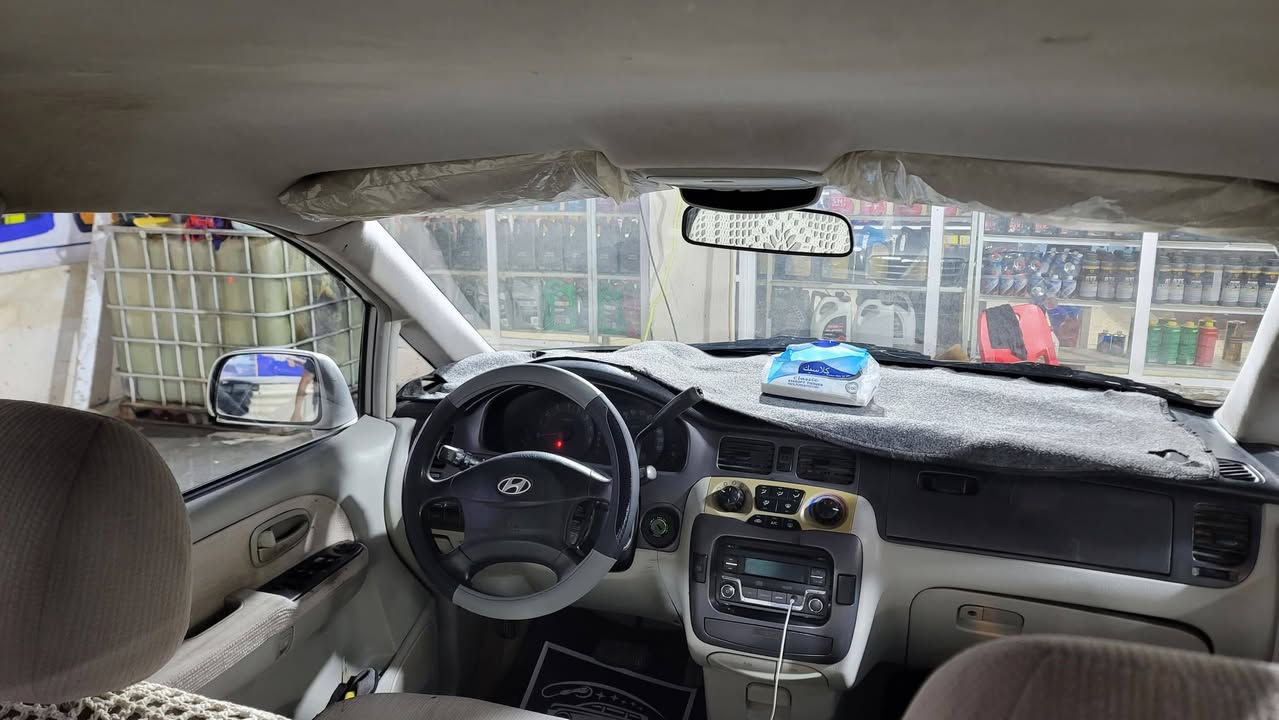 🚗 هيونداي تراجيت موديل 2007 (7 راكب) - للبيع 🚗
السيارة بحالة ممتازة، جاهزة للاستخدام فوراً، وباسمي. المواصفات كاملة:

​الرقم: بصرة (ألماني إنكليزي) - السنوية باسمي والتحويل مباشر.

​المحرك: 6 سلندر، سعة 2700 CC 

​ناقل الحركة (الكير): تعليك.

​التبريد: قطعتين شغال

​الحمولة: تتسع لـ 8 ركاب براحة تامة (عائلية بامتياز).

​🛠️ حالة البدي والنظافة:

​السيارة مكفولة وجاهزة من كل النواحي (شغل واطلع).

​ملاحظة بسيطة: توجد تعديل "بارد" في الجاملغ الخلفي الأيمن فقط، عدا ذلك السيارة كفالة بشرط. السعر 90 

​📞 للتواصل والاستفسار (للجادين فقط):

​رقم الهاتف: [***********]

​المكان: [ميسان العمارة]

