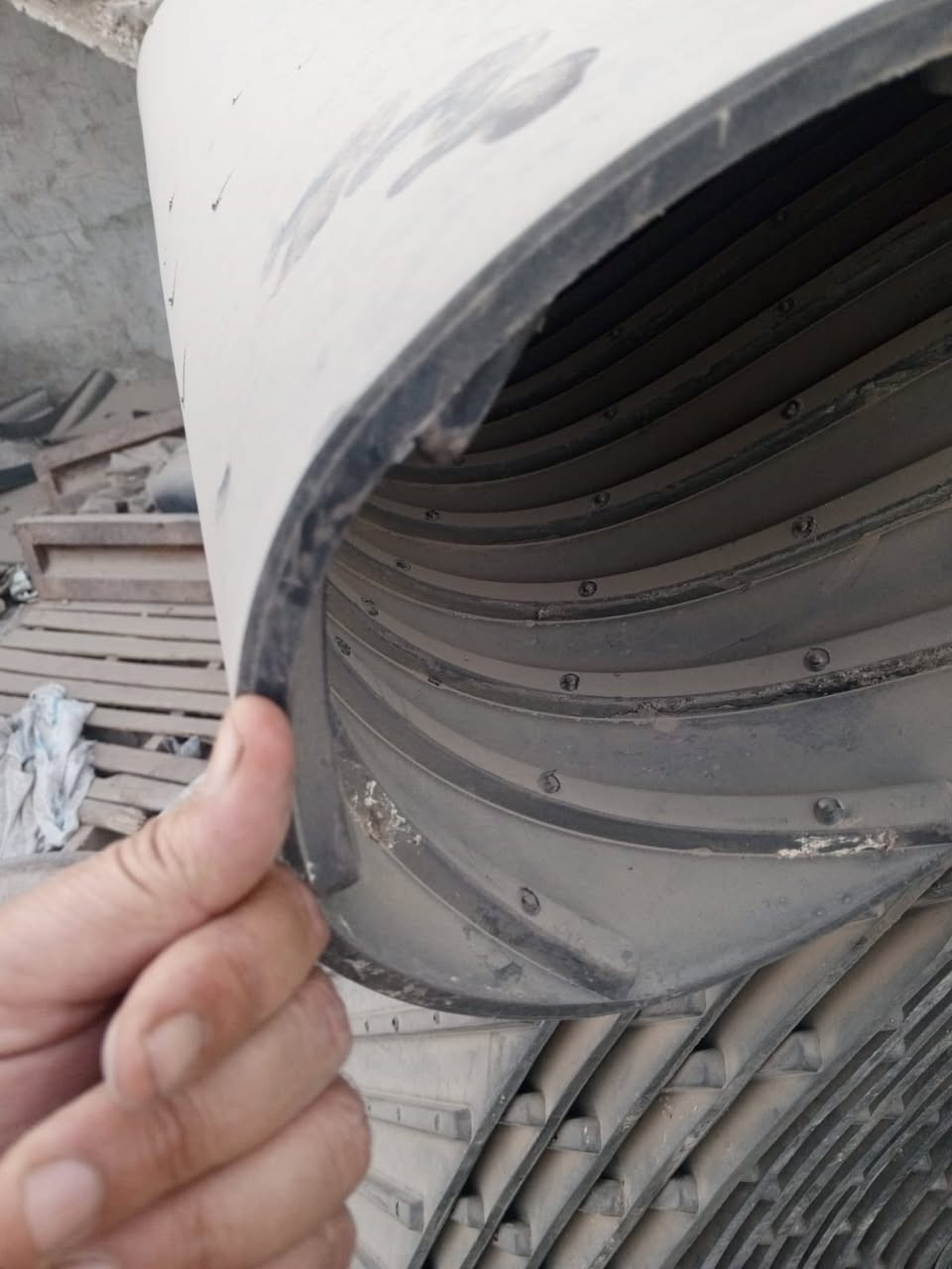 وصول قايش أوربي اصلي ضمان ٣سنوات 

ناقل المواد لمعامل الكونكريت ومعامل الأسفلت 

والكسارات قوه الشد ٦٠٠ ويتوفر تركي وصيني 

الموزع الوحيد بالعراق والمحافظات 

كافه القياسات 

***********/***********
