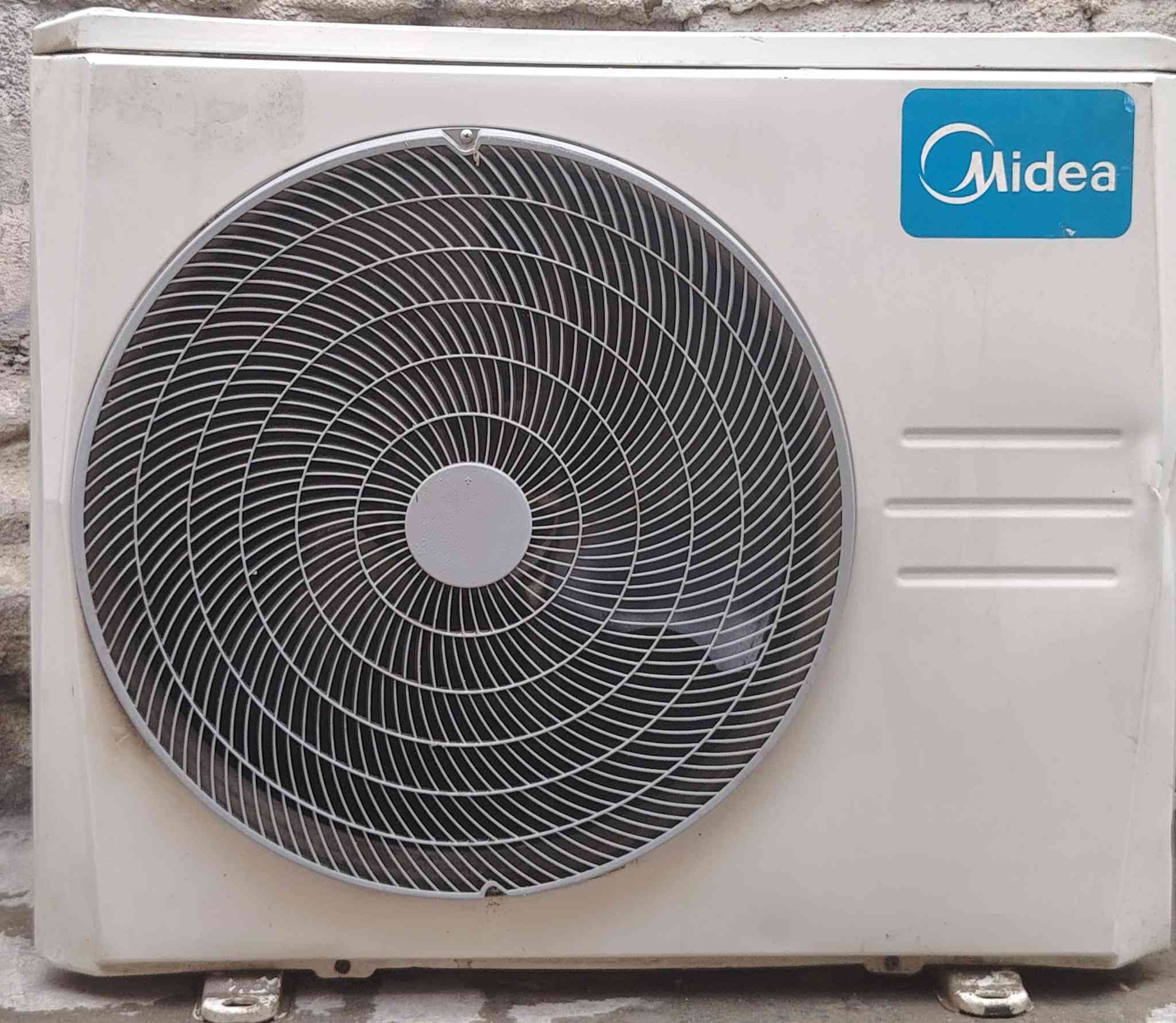 السلام عليكم عندي سبلت 2طن نوعيه ميديا كنتوري شغال ومامصلح بس بيه ليك  السعر 275 العنوان بغداد  ***********
