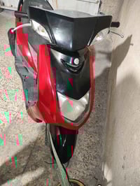 دراجة نارية • نظيفه • أوراق كاملة