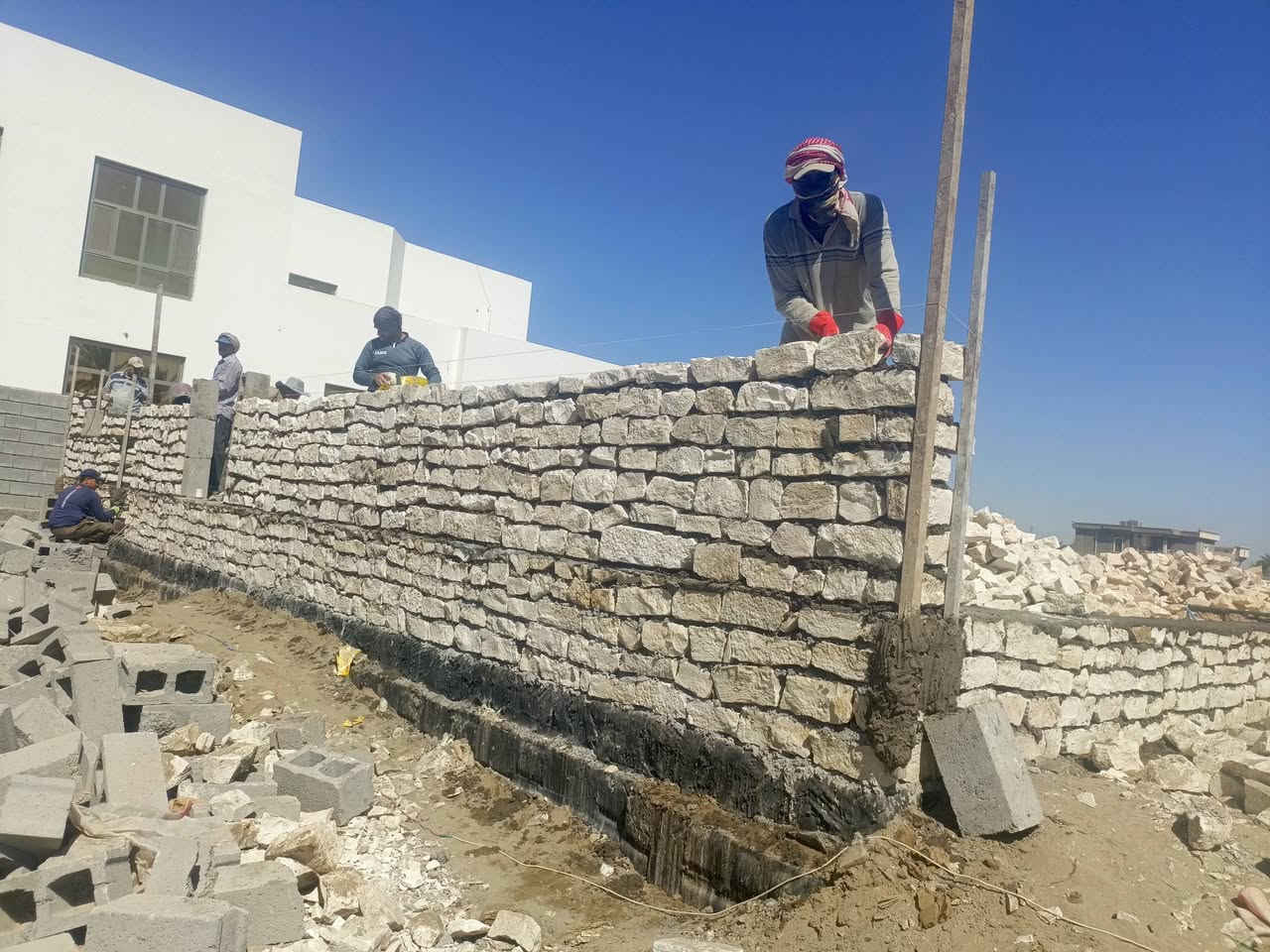 سلام عليكم يوجد كادر عمل
بناء حجر  بلوك وبسعار مناسبه 
تأسيس بيوت كهرباء 
تأسيس بيوت مجاري 
دفن نهري تنضيف بيوت تفليش 
الاتصال عل رقم الهاتف ***********
ومن الله التوفيق والرزق للجميع
