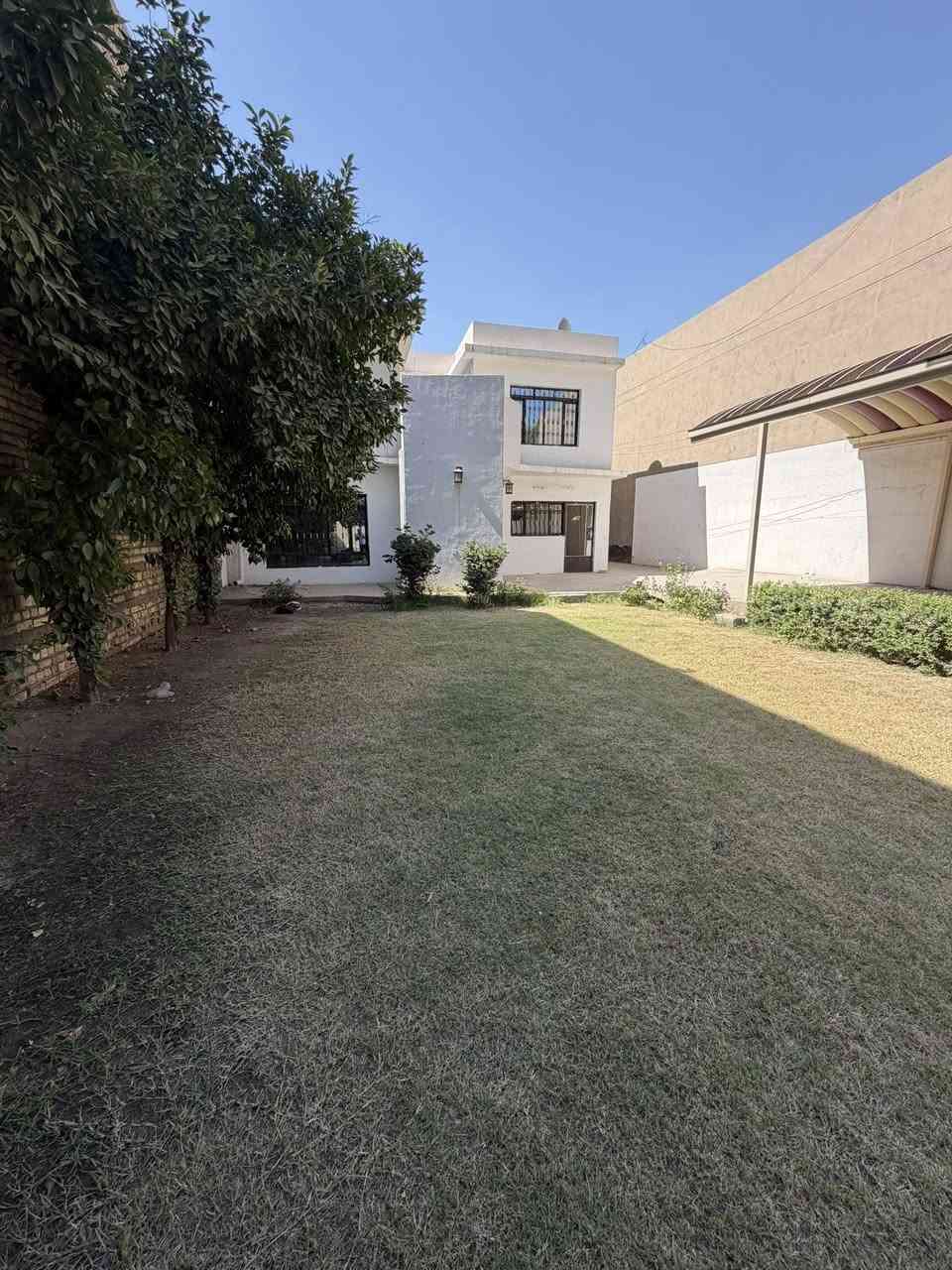 للايجار في السيديه
بيت 🏡 500م تجاري 
يصلح مكتب نائب او حزب او مركز تجميل او اي شي مشابه ذلك 
يحتوي على 5 غرف وصاله كبيره 
حمامات عدد 2 
كراج يسع 5 سيارات 
مقابيله تشجير شارع 15 رصيف 6 م

للاستفسار 
***********
***********
