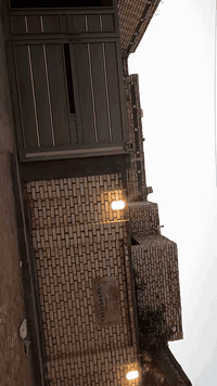 سلام عليكم بيت مساحته 170 متر
غرفتين وصاله
صحيات داخلي وخارجي..
مطبخ حار وبارد
واستقبال..... العنوان شارع الحولي و قرب التربيه الجديده و جامعه العين الجديدة 
*********** استفسار على الرقم فقط
