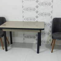 ميز للبيع جديد سبب البيع اللون 07736035297