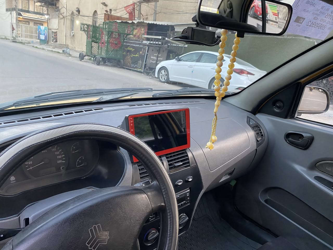 السلام عليكم سياره طيبه مديل 15 السياره مكفوله كفاله عامل كشرهة حلو مابي خياسات ومرتبه وشواصيهة بلاديات السياره رقمهة بغداد كير ومحرك كلهن بلاديات ولاتبخير ولا نضوح السياره تبريد تدفئه شغالات وبيهة شاشه وكامرات ثنين اماميه وخلفيه وعليهة ادامه قبل 5 ايام مسويهن من نوزلات وجويتر وغيرهن السياره باسمي تحويل ثاني يوم ومصفرهة هيئه وغرامات وهزه جديده السعر 42 العنوان بغداد البياع الرقم***********
