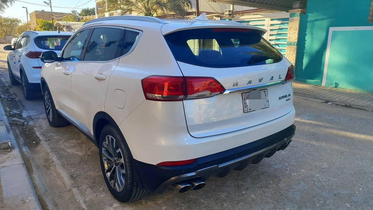 للبيع (هافال H6) 2021 بغداد بأسمي
- محرك 2000 CC تيربو 

- سلايد روف (بانوراما)

- بصمة للتشغيل والأبواب

- شاشة كبيرة لمس إضافة إلى ماوس للتحكم بالشاشة مع نظام تحديد العطلات مع خدمة CarPlay ونظام navigation 

- كامرة خلفية + كامرة امامية + كامرات جانبية تعطيك صورة 360 درجة مع حساسات جانبية وأمامية وخلفية مرتبطة مع الكامرات

- الانارة الداخلية LED

- هاند بريك بصمة كهربائي + نظام هاند بريك مؤقت بالازدحامات Auto hold

- كشنات جلد من شركة نابا Nappa

- أبواب السيارة مطعمة بالجلد ومع النيكل

- تحكم ستيرن كامل ومثبت السرعة وتسخين الستيرن  + شفتات للكير بالاستيرن 

- كشنات كهرباء للسائق والراكب

- نظام ذاكرة 3 وضعيات لكشن السائق + نظام ذاكرة لوضعية المرايا الجانبية 

- تبريد امامي و خلفي (قطعتين) 

- نظام تدفئة للكشنات 

- الداش بورد الكتروني يحتوي 3 ثيمات مختلفة

- ثلاث انظمة للقيادة ( سبورت + ايكو + عادي ) 

- ثلاثة انظمة للستيرن خفيف وثقيل ورياضي

- فتح و غلق المرايات الجانبية كهرباء

- مرآة داخلية ذكية 

- لد امامي + لد خلفي للضباب

- نظام المحافظة على المسار + التنبيه 

- نظام قياس ضغط الاطارات 

- رادار جانبي والنقطة العمياء

- اصطفاف تلقائي شبة ذاتي ( Auto park) 

- نظام دبل إشارة أوتوماتيك في حالة توقف مفاجئ

#النجف-الاشرف

السعر // 150$ 

للأستفسار// ***********
