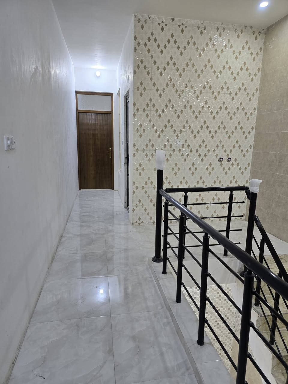 مشتمل للبيع مساحة /٧٠ /متر/مسلح امفول هستوه طالع العماله منه موقع الحريه قرب تقاطع العياده/ اوقرب اسواق كتو/ يحتوي  علا طرمه اوصاله مطبخ حمام منور غرفه جوه اوغرفتين فوك اوبيتونه اوصطحين للا ستفسار عل الرقم *********** اوخاص
