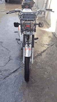 سلام عليكم شباب ماطور إيراني للبيع الماطور كلشي مابي شرط مكين الماطور ماناقصو اي شي فول نضافه كدام العين 2020السعر 500و بي مجال ***********
