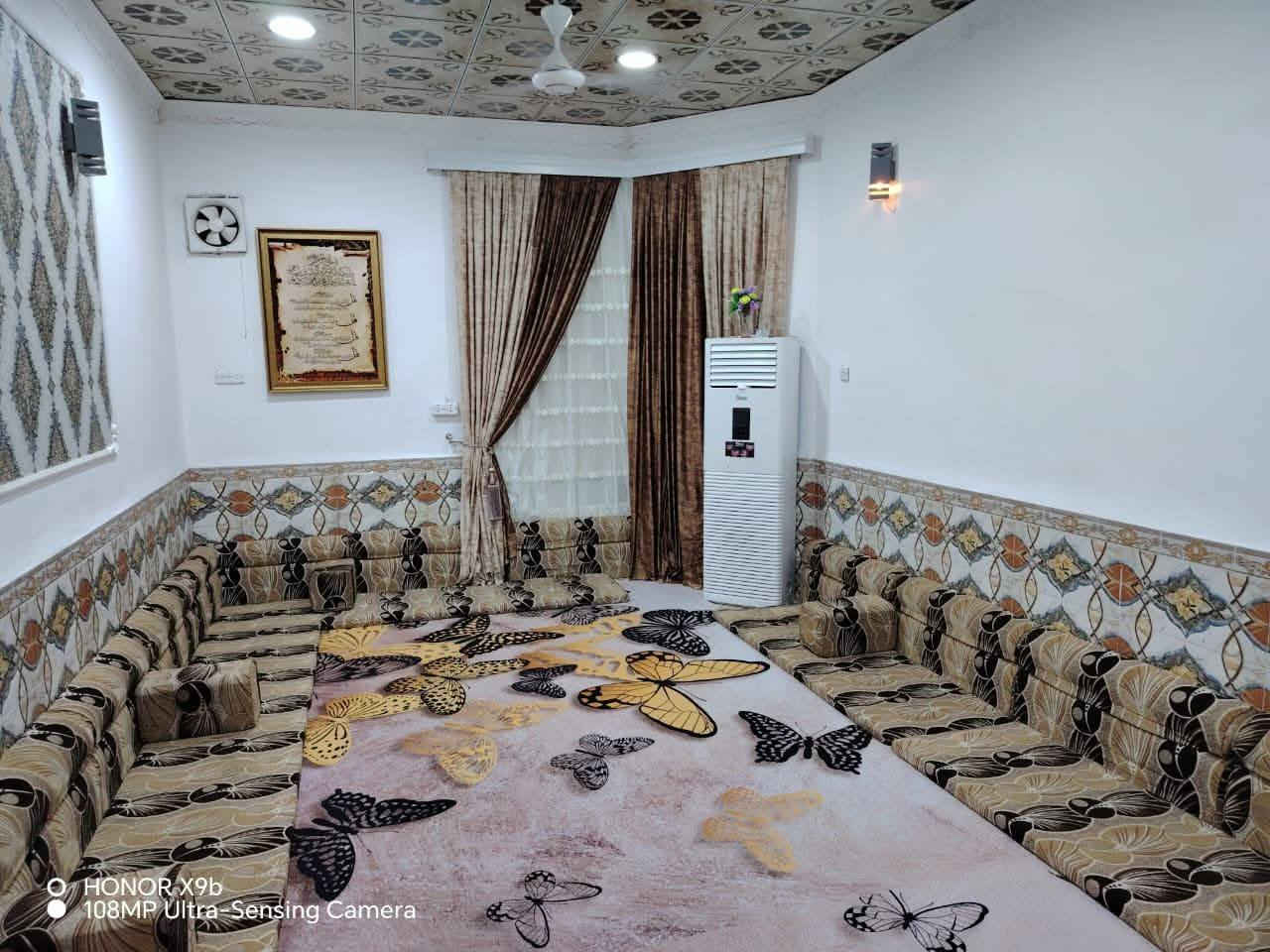 بيت طابو صرف منطقه خنيطله الجديده حي الزهراء مساحه 300 متر
البيت طابق واحد يحتوي على غرفتين وحده منهم نضام سويت  وصاله وديوانيه واستقبال  وصحيات داخليه وخارجيه وطارمه كبيره لدار كراج سياره وحديقه 
م / الدار يحتوي على محل حلويات 
السعر 225 
للإستفسار مراجعه مكتب خالد الشريفي للعقار 
العنوان ذي قار _ سوق الشيوخ  _ قرب مطعم صمد 
او الاتصال عبر الأرقام التاليه 
*********** خالد الشريفي 
*********** مهدي عماد
