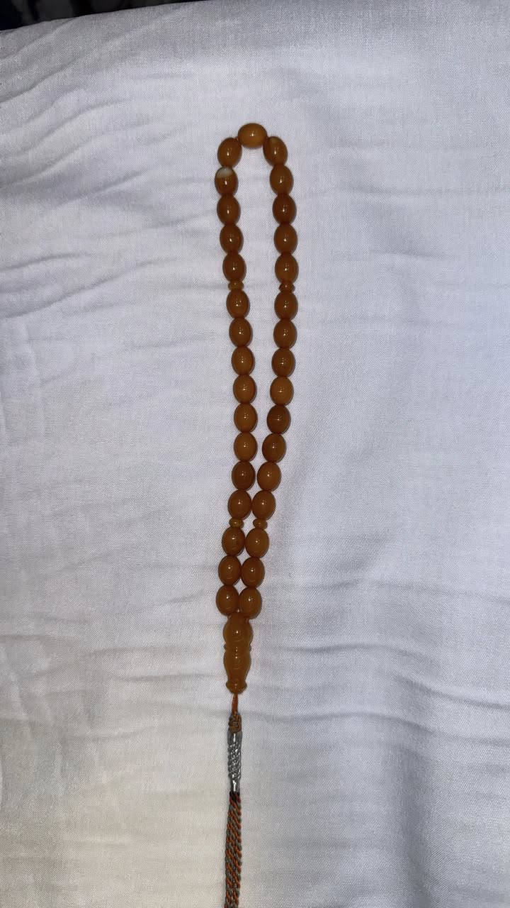 سلام عليكم سبحي الشخصيه اريد ابيعهن لان صار عدي هوايه كله اصلي بلطيقي وقديم ومشروط اقرالي المنشور زين كبل لتطب وتعامل مكاني بغداد الاعظميه *********** ممتواجد علا الفيس بوك رقمي بي واتساب 
اول وحده كهرب بولنديه قديمه مغلفه طبيعي لا حراره ولا معالج مشروط الوزن 28غ كركوشه فظه وحجر كهرب من نفس المال وفيروزه نيشابوريه تفاحيه السعر 300$
الثانيه بولنديه مشروطه طبيعيه مغلفه قديمه حيل مكفوله ممعالجه حراره او غير شي الوزن 20غ الى24 ممتاكد السعر 200 دولار 
الثالثه عطش برميلي او كبسولي الفواصل والكركوشه كلهن فظه مشروطه السعر 160$ الوزن 45غ
الرابعه 101فرز الكويت وشغل الكويت ناس اصيح جبس بعسل وناس اصيح قشطه بعسل وناس اصبح سيراميك واختلفت التسميه الوزن 23غ كركوشه فظه السعر 200$ وشكرا متعجبك الاسعار روح للمزادات واتفرج واسف علا الحجي هواي وكل هاذ الحجي وهم راح يجي واحد ويسال
