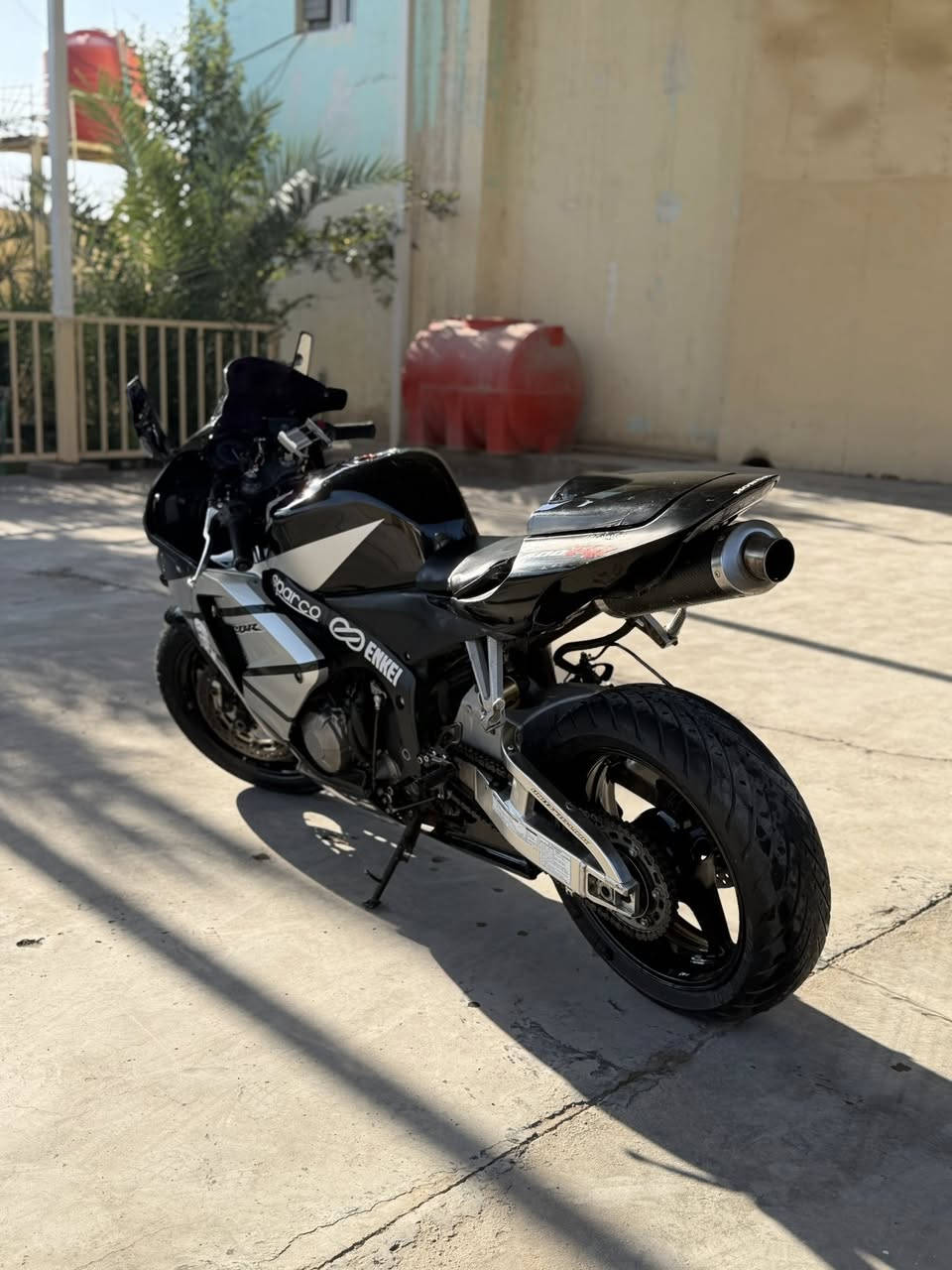 سلام عليكم
هوندا 600 موديل 2009 اصل الدراجة اوراق كاملة
شباب الشراي يتصل وبلخدمة
كفالة عامة احلى من الصور 
سعرها 38 وكلشي بلسوك 
مكانهة البصرة /قضاء شط العرب 
للاستفسار ***********
