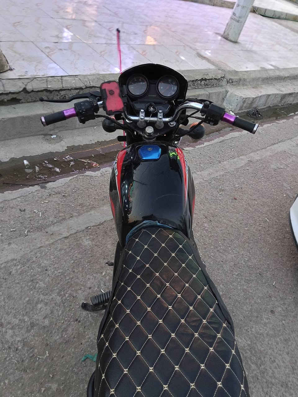 السلام عليكم دراجه بوكسر كلاسك موديل 23 دراجه سلف هندر كهربائات كله شغال  بدون اواراق مكينه ما مفتوحه  ماتسمع صوته  مكاني ديالئ بعقوبه لاستفسار عل رقم *********** السعر 750 وبيه مجال
