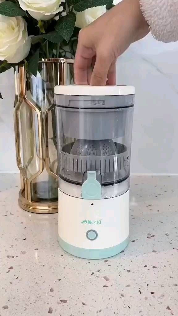 ✅Citrus. Juicer🍊
عصارة فواكه كهربائية لاسلكية محمولة 
متعددة الوظائف🍎🍉🍇

✅ سهلة الاستخدام من مميزاتها :-
💫دوران بزاوية 360 درجة فى جميع الإتجاهات لقوة عصر أعلى

🔌مزودة بمنفذ USB للشحن
🔋لاسلكية تعمل بالشحن ومحمولة لعصر الفاكهة🍊 في أي وقت وفي أي مكان

♻️-مزودة بفلتر لفصل مخلفات العصائر ستستمتع بعصير برتقال🍊 طازج وخالي من البذور 
- سهلة التنظيف أجزائها قابلة للفصل لتنظيف أسرع

🔑- مفتاح واحد لتشغيل العصارة والذي يوفر الوقت والجهد بدون استخدام اليدين👐 
✅ يمكن استخدامها في عصر🍊🍎🍉 الحمضيات والتفاح والرمان والكمثرى وغيرها من الفواكه.
#الاصلي 

🚘يوجد خدمة توصيل لجميع محافظات العراق


**إذا كنت صاحب هذا الإعلان وتريد حذفه لأي سبب، رجاءا أرسل رسالة إلى الدعم الفني**