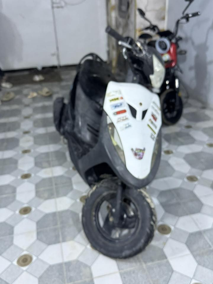 سلام عليكم ماكس عدلا للبيع مكينه 49 سلف بلادي كابريتر جديده تايرات جديده كهربايات كلا شغال يرادله بس كلج امامي وكفر امامي اسود مكاني ديالا بعقوبه المفرك سعر 460 وبيه مجال قليل حك الجيه  محتاج ومستعجل علبيع***********
