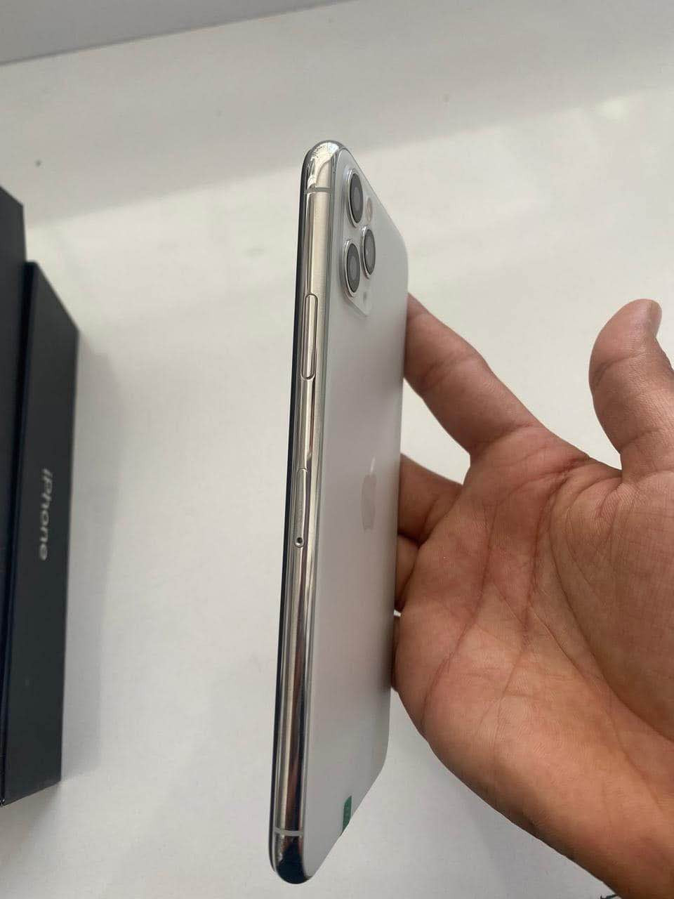 السلام عليكم 
ايفون ١١ برو ماكس شرق اوسط 
موجوده ملحقاته كارتونه مطابقه  مالت الجهاز 
ذاكره ٢٥٦ 
بطاريه ١٠٠ 
للبيع او المراوس التفاصيل خاص 
العنوان كربلاء كربلاء, العراق


**إذا كنت صاحب هذا الإعلان وتريد حذفه لأي سبب، رجاءا أرسل رسالة إلى الدعم الفني**