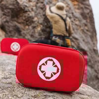 حقيبة إسعاف • لون أحمر • توصيل لكل المحافظات