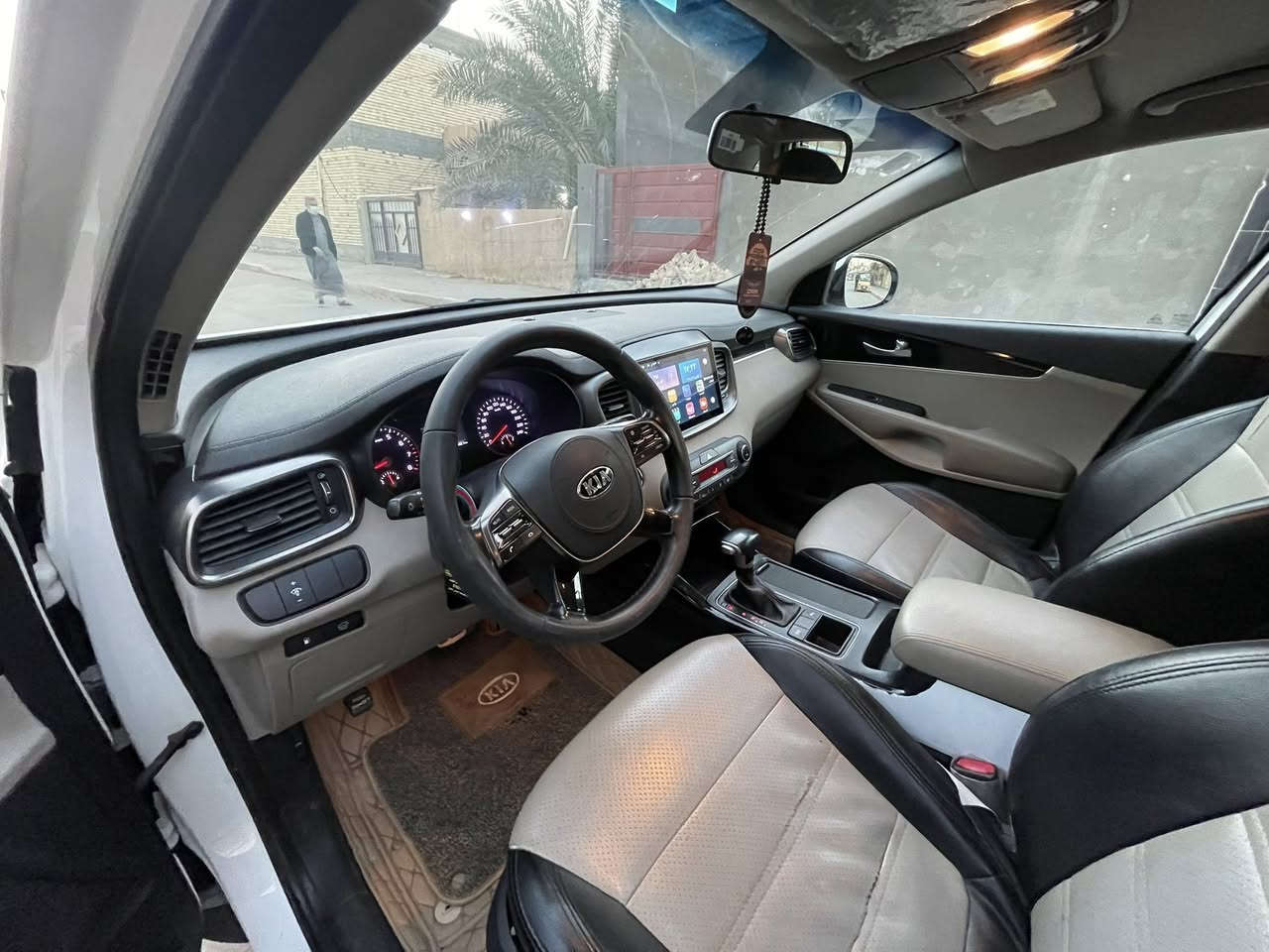 ‏‎سلام عليكم
للبيع 

كيا سورنتو 2020 خليجي  
 
بيها جاملغ امامي جهة عكس السايق مبدل والجاملغ الاخر تكحيل وبارد
السياره ماشيه 81820 الف 
6 سلندر 3.5

7 راكب 

3 قطع تبريد 

بصمة 

بصمة ابواب 
 

جنطة كهربائية 

جنطة ذكية 

كشنات جلد

كشنات كهرباء 

مانع نزلاق 

5 انظمة قيادة 
8 سرع الگير 

نظام ترحيب 

4 جامة اوتو 

ويل كروم 19

حساسات امامي و خلفي 

اشاير بل مري 

كروز سرعة 

تحكم استرن 

لايت زنون 

سيارة بعد بيهة هواي مواصفات 

🟩 السعر المطلوب  _ ( 275 $ )💸💸                            
 

لاستفسار الاتصال ع الارقام التالية 📲📲
***********
***********

تحياتي لجميع 🌹 🌸 🙏🏻
