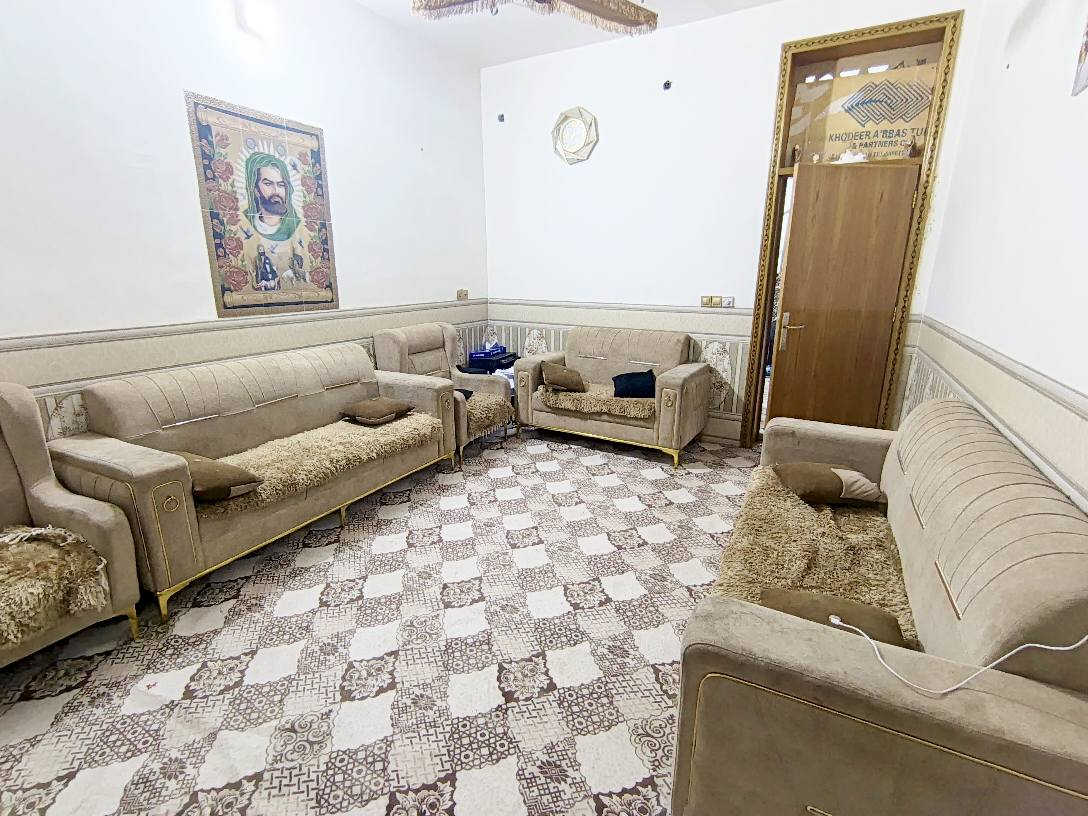 بيت طابقين مساحة 100 متر سند 25 مداور مباشر بأسم المشتري 
بناء طابوك صب كونكريت
غرفتين ومطبخ وصاله واستقبال ومجمع صحيات داخلي وخارجي
السعر 45 ويرهم قسط 50 العنوان 
طويريج قرب سيطرة ام الهوى بجانب الحولي فرع حلويات مذاق الملكه يبعد 200 متر عن الشارع
رقم الهاتف *********** المصيب, بابل
