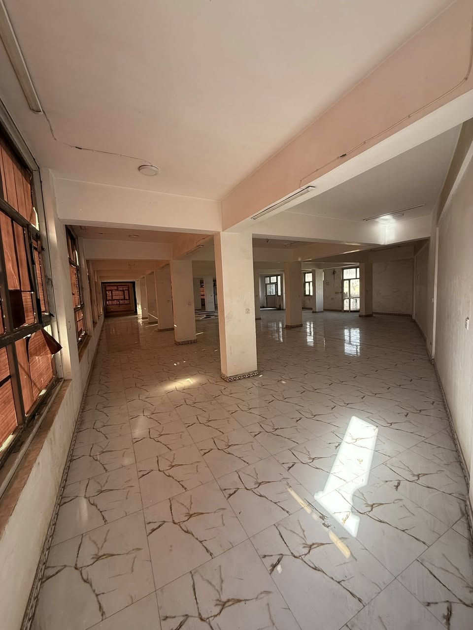 قاعة كبيرة للايجار 
العنوان:- سبع ابكار الشارع العام فوق فلافل علوش
*يوجد مصعد وسلم طوارئ خارجي
للاستفسار التواصل مع الارقام:-
***********
***********
