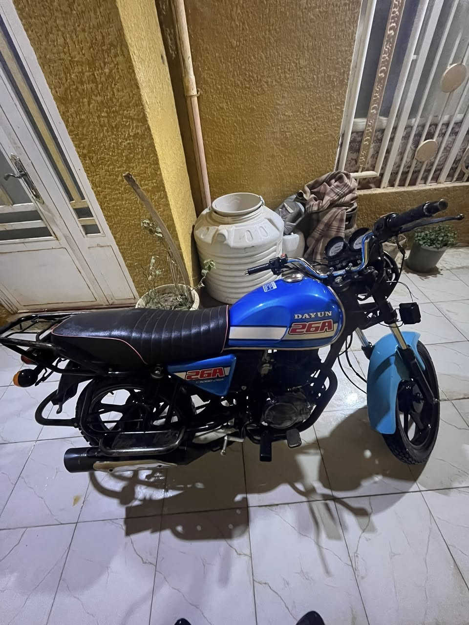 يالله سلام عليكم دايون موديل ٢٠٢٠لون احمر بس مبدل كما واضح في الصوره الدراجه بيه نقوصات اشاره وستان عدل وقبق زنجيل فقط مال جناي اوراق اصولي سعر مليون وبيه مجال مكلف بلنشر رقم صاحب الدراجه ***********
