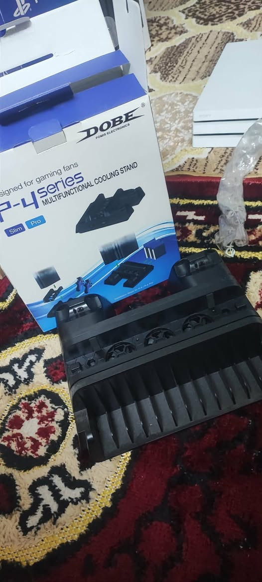 السلام عليكم بلي 4 برو  ياباني مهكر نظام 11 يدعم ال4k مع الكارتون الاصلي وملحقات يدة اصلية ويدتين تجارية وحامل ابو التبريد وشحن اليدات مع هارد بي العاب وقطعة التهكير شكل فلاش الصغيرة مع يو بي اس جديدة بالكارتونة 
فقط مفتوح لغرض التنظيف وتودي لاي محل بلي يطلع غير شي تاخذة ابلاش 
المكان بغداد الشعب 
***********
