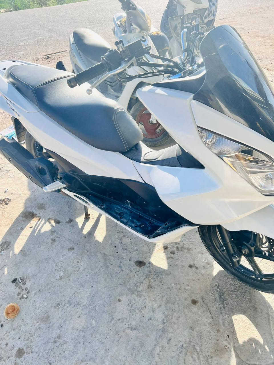سلام عليكم شباب دراجه نضافه ٩٠؛
بيهه بس ترايش جوه 
14 ورقه بيهه مجال 
مكينه 125
***********
