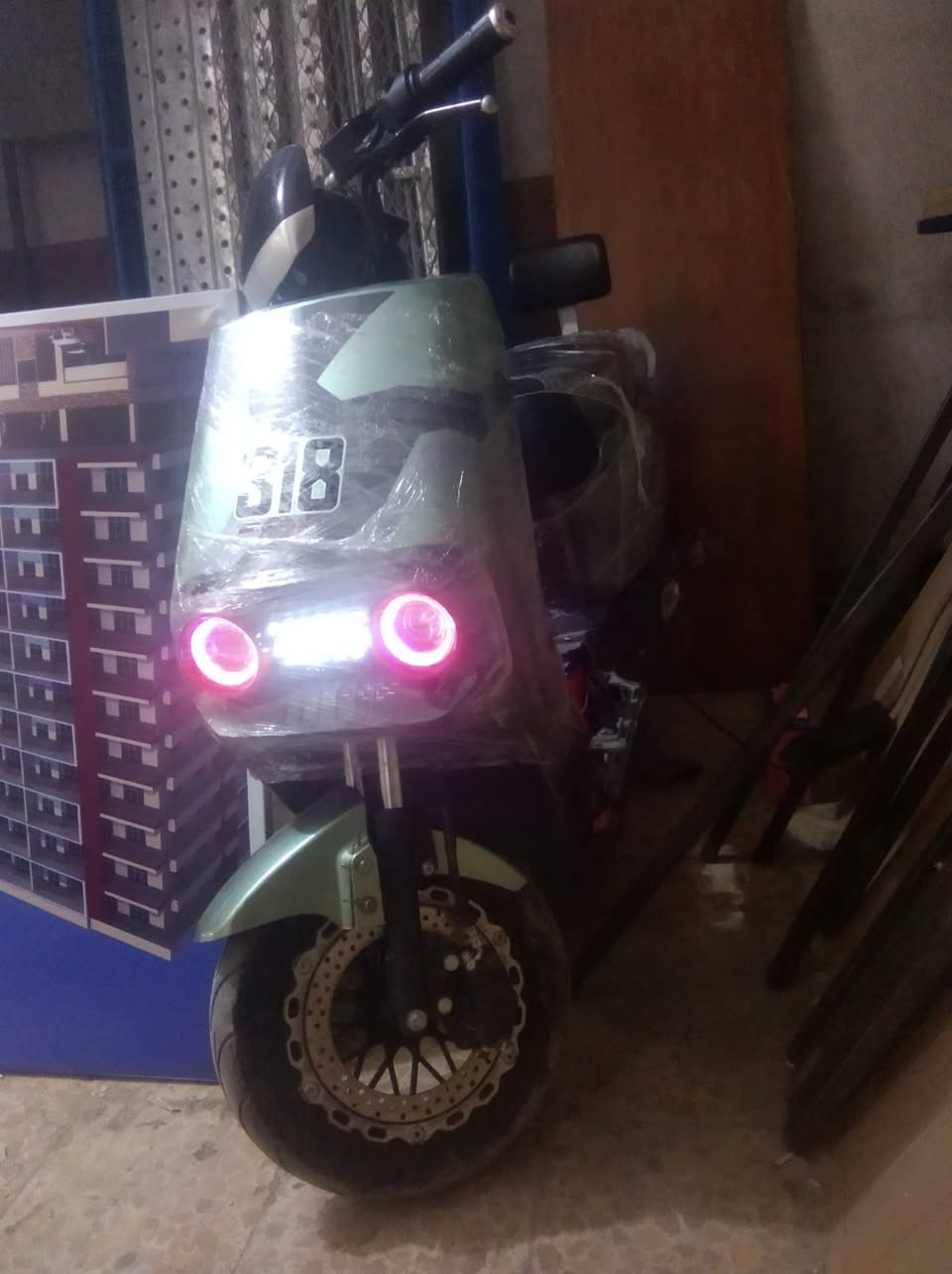 🚨🔥 فرصة للبيع – دراجة كهربائية بحالة ممتازة 🔥🚨

إذا تدور دراجة عملية، قوية وشكلها مميز… هاي فرصتك!

🔹 النوع: دراجة كهربائية حديثة (J18)
🔹 الحالة: نظيفة جداً وقريبة للجديدة
🔹 الإنارة: ليدات أمامية قوية + تصميم عصري ملفت
🔹 الفرامل: دسك أمامي قوي وثابت
🔹 البطارية: تتحمل استخدام يومي ممتاز
🔹 الأداء: سحب ممتاز وثبات عالي بالطريق
🔹 الاستخدام: مناسبة للشحن والتنقل داخل المدينة

💰 السعر: 400 دولار (بيه مجال بسيط)

📍 الموقع: النجف الأشرف – حي المكرمة – مكتب الرشيد

📞 للتواصل: ***********
