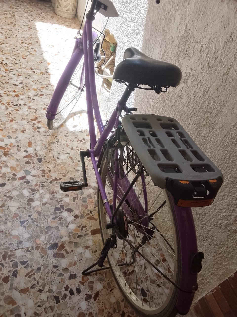 بايسكل بيدي حجم 26 نضيف مستعمل قليل سعره 100وبي مجال للشراي التواصل على الرقم التالي ***********
واتساب
