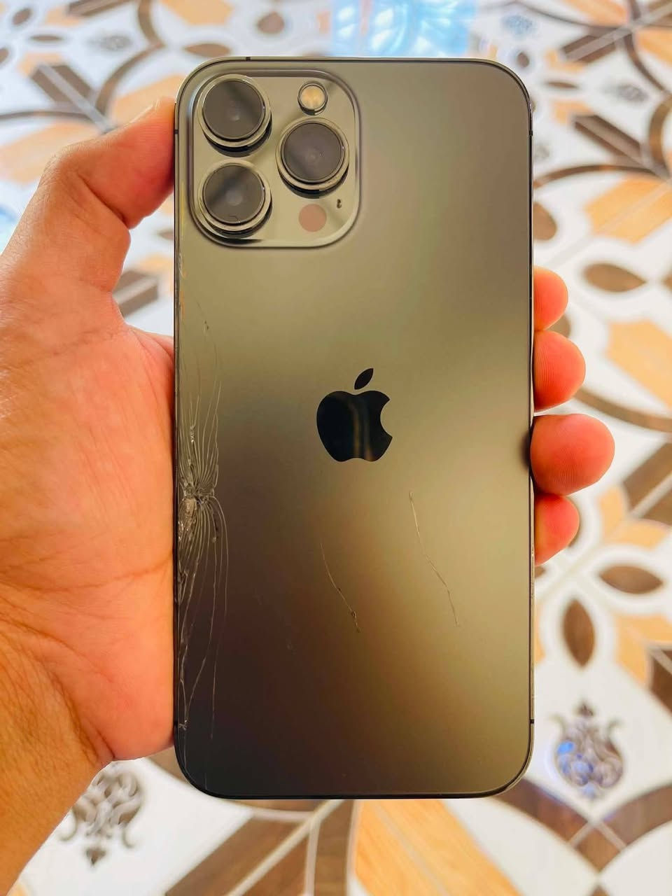 ايفون 13برو ماكس 📲
بطاريه 83.  ذاكرة 256
مبدل فقط بلازمه فيس ايدي شغال الجهاز نضيف ما بي اي عيب وبس 

***********للاستفار الاتصال
