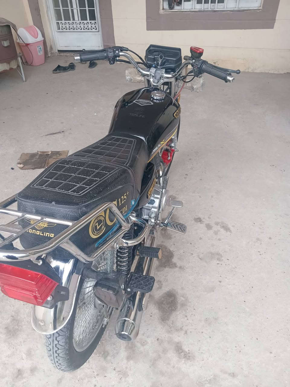 موديل ٢٥ للبيع مبدل دهنها مره وحده الجامه مال الدشبول مكسوره بس ب٧٥٠ وبيها مجال بسيط ***********
