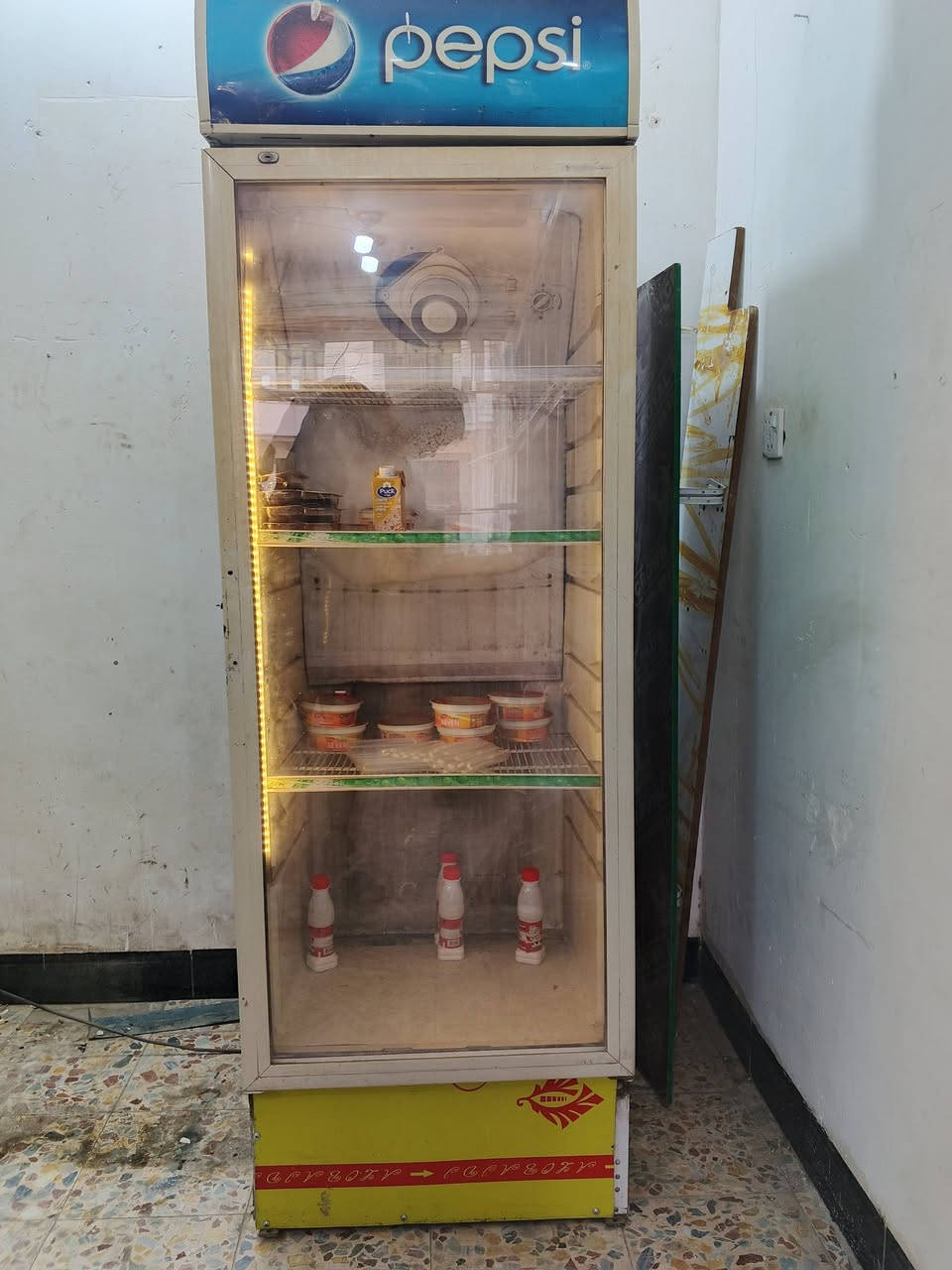 سلام عليكم عارضة للبيع بغداد الغدير مقابل مطعم النعمان 150الف ***********
