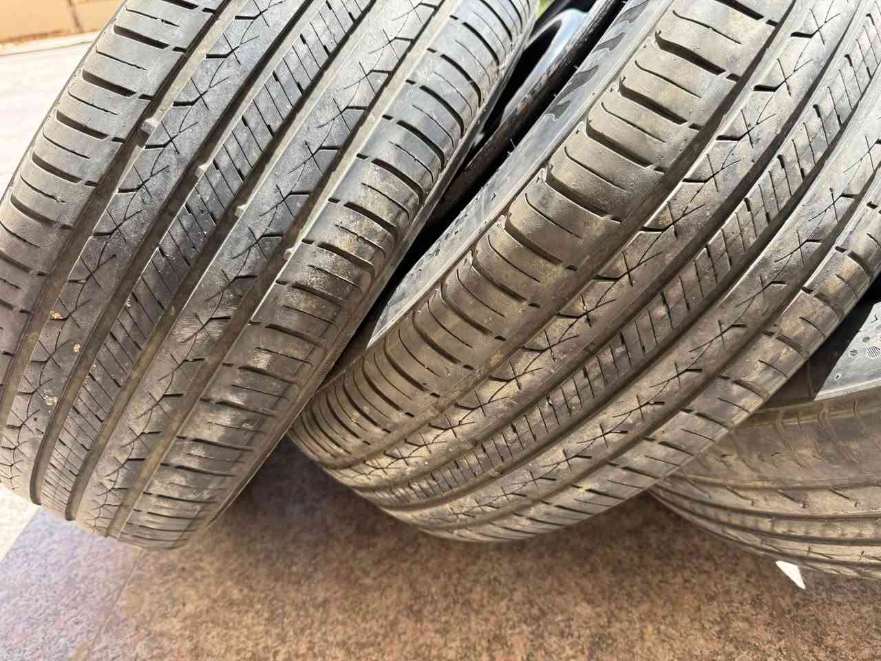 السلام عليكم  
للبيع ويل حجم ١٦ مال نيسان اصلي اجة وية سيارتي التيما فئة s و بعدين بدلتة نضافتة ١٠٠٪؜ ويا تخم تاير زوج نص عمر و زوج جديد مشيت عليه اسبوع نوعية ممتازة و كل الويلات مختومات نيسان اصلي مو تجاري 
مكاني حلة ***********
