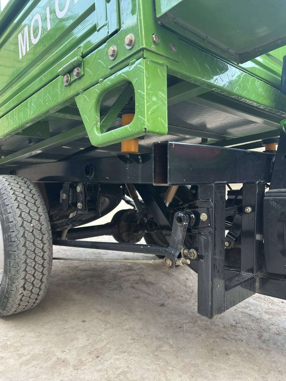 للبيع مديل 25 أورق  معرض الاخوين  ستوته توه طلع من لوكيل شراي ينتصل *********** مكاني البصره الدير
