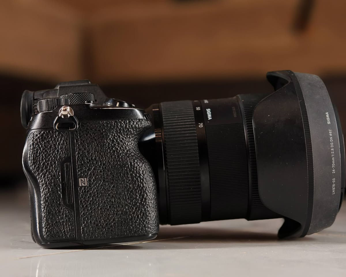 A7r4 سوني  للبيع بدي فقط
من اقوى الكاميرات بهيج فئة
هاي الصور مال الكاميرا أقوى ميكابكسل بالكاميرات ٦١ ميكابكسل معروف مواصفاتها
شتر ٧٥ 
سعرها مليون و٩٠٠
*********** تواصل واتساب
