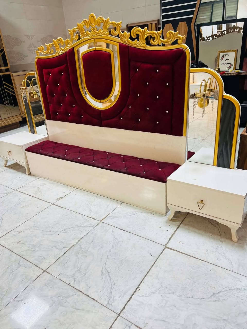 من أجمل وافخم🔥 الغرف التركي🇹🇷 بأسعار تنافسية 💫الجمال في أبهى صوره 😍غرفة تركية حديثة 🎊
بلون مميز +اناره✨ شغالة
🇹🇷 نضام كنتور ابواب 💥 ،تتكون من ٩قطعة 
نظافتها 90% سعره 💥فقط  650💥
شدّ ونقل مجاناً داخل ✨بغداد
توصيل داخل المحافظات بأسعار  مناسبة💫


**إذا كنت صاحب هذا الإعلان وتريد حذفه لأي سبب، رجاءا أرسل رسالة إلى الدعم الفني**