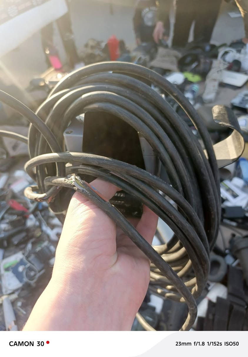 شنو، هذا، بي كومه واير الي يفيده ينطي سعر وبالعافيه عليه


**إذا كنت صاحب هذا الإعلان وتريد حذفه لأي سبب، رجاءا أرسل رسالة إلى الدعم الفني**