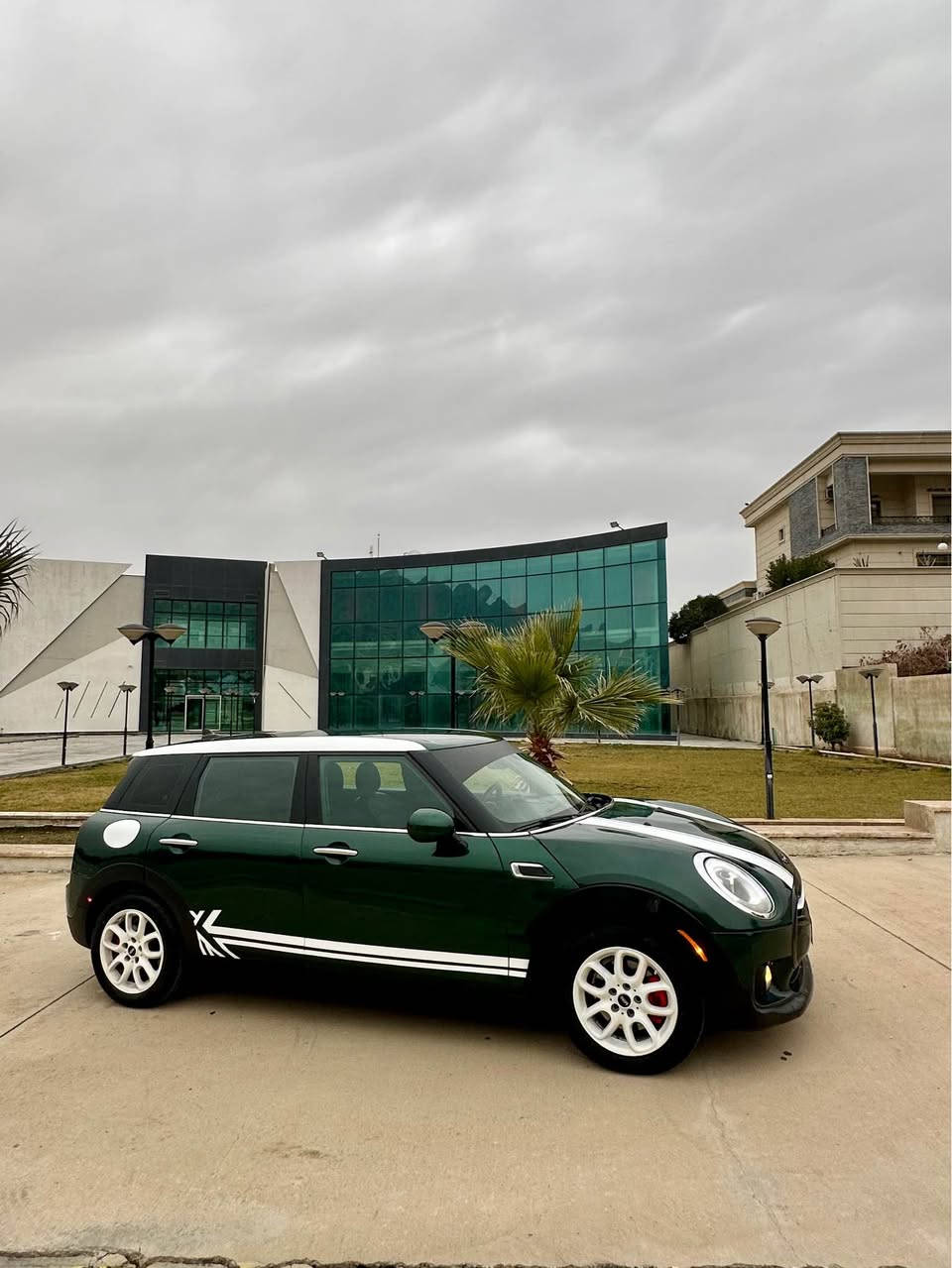 Mini cooper 2017 
Club man 1.6 twin pawer turbo 
داخل جلد 
شاشه جبيره 
اناره الوان شركة للدواخل 
اوتو ستوب
لايتات نشره + ليد + عدسه شريكه
فول فول بس بدون بانوراما 
صبخ : بس بوليند صبخ بدون دواخل بدون ايرباك 
سياره بدون دينار مصرف جاهزه 
ب اسمي تحويل وكاله شرط 
تايرات جديد 
ادامه كامل جديد 
رقم واتساب موجود ***********
سعر مناسب كلش !!!!!!!
البيع او مراوس حسب قناعه بس ب رقم شيمالي 
مراوس ب جالنجر جارجر موستنك كمارو دهوك, العراق
