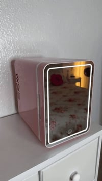 ثلاجه وحافظه مكياج سعر ٥٠ الف وبيها مجال  الحجز واتس اب اخر ٣ قطع بقت ...