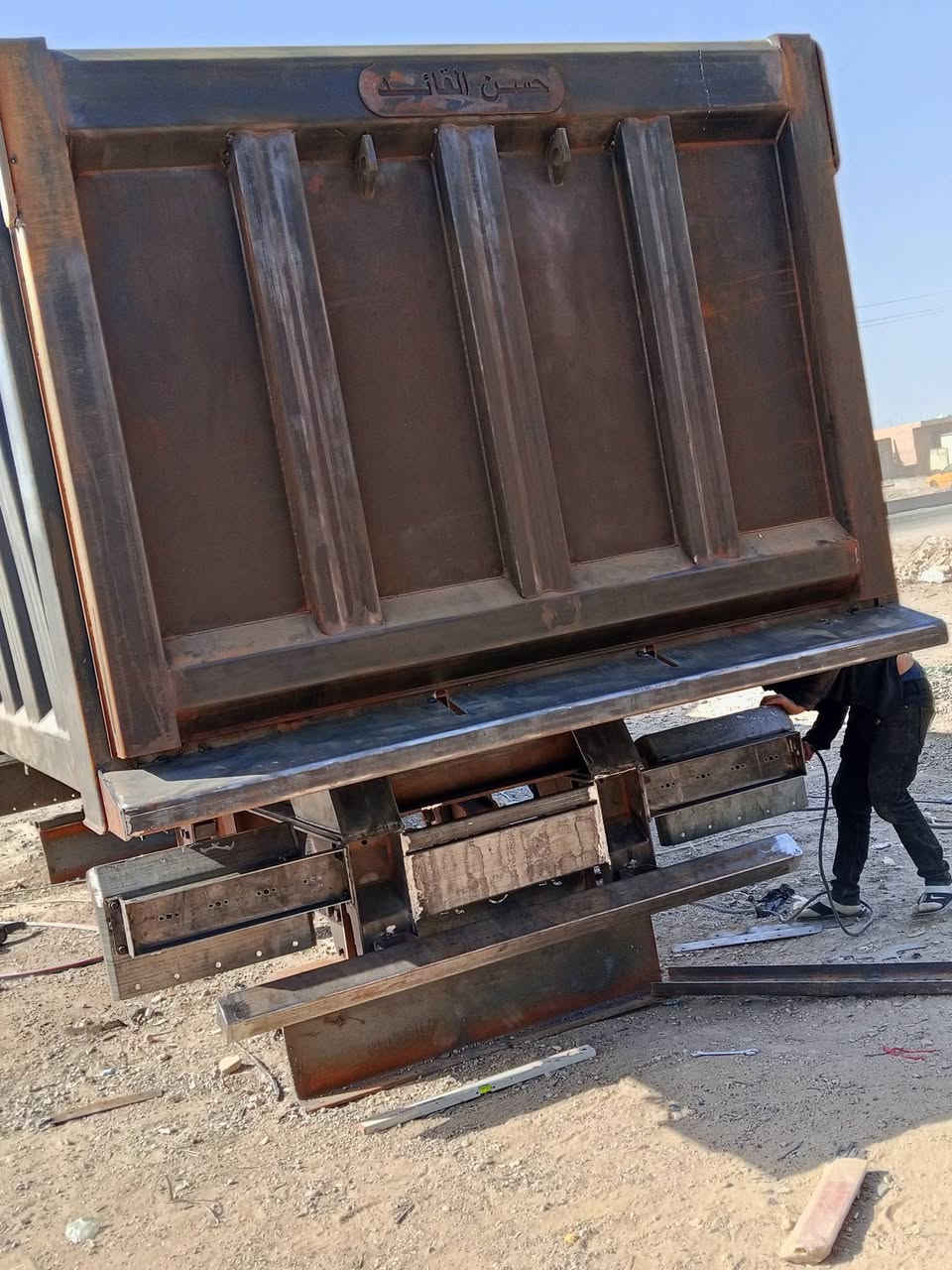 ماك نيسان 30متر مع البوري 
كاعيده 8
صدر وباب 6............. السعر 125 ..*********** 
صفاح 5 
شاصي 16 ابو الحاسبه 
جك يطالي
