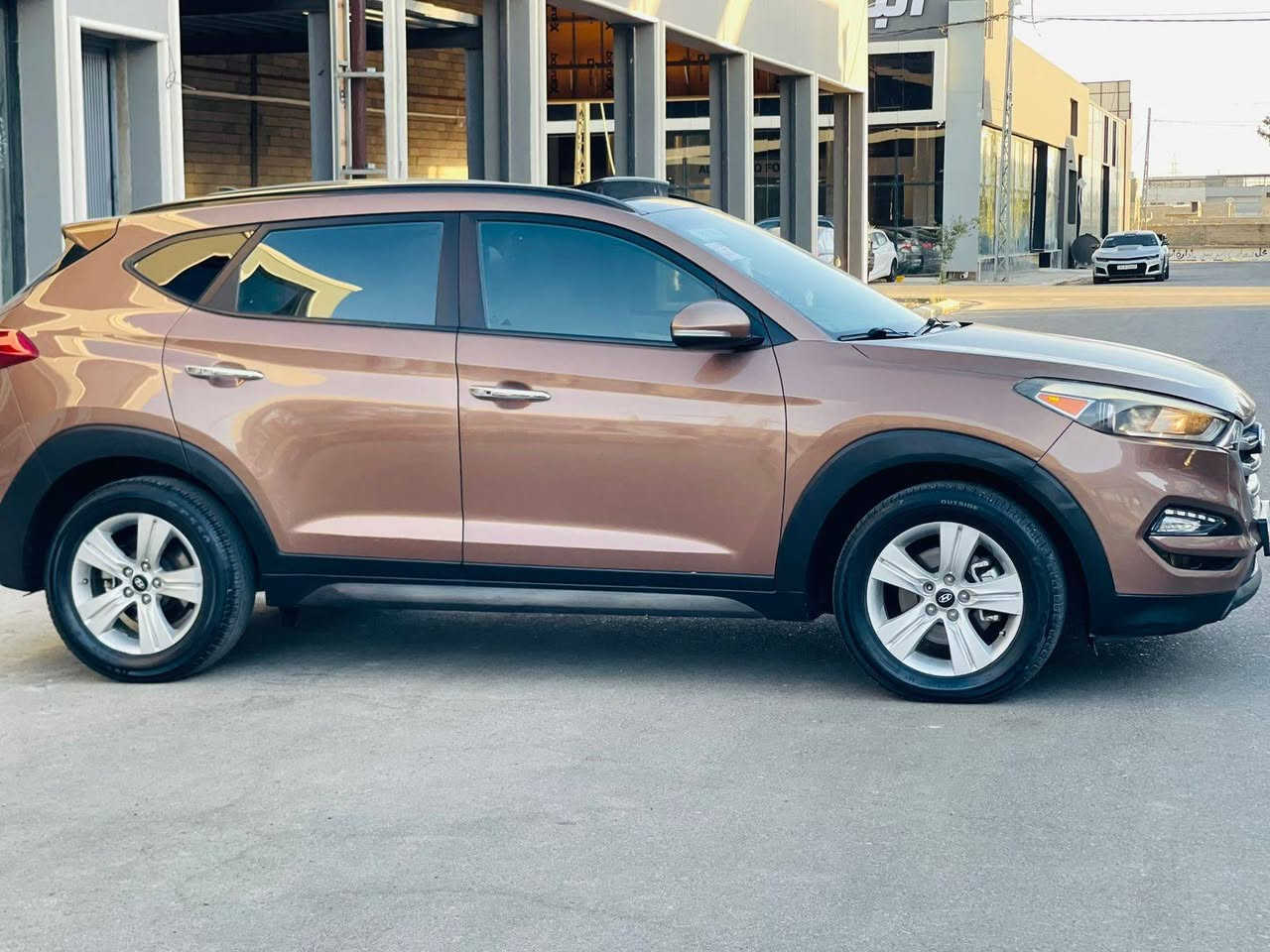 سلام عليكم تكسون 2016 فول موصفات بنورامه 150 وبي مجال رقم دهوك عنوان موصل للتواصل واتساب ***********
