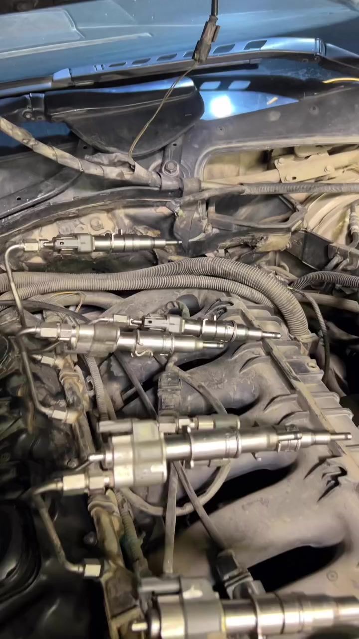 BMW F10
صاحب السيارة أكد علئ ان البخاخات 
جديدة أصلية وكالة 
لكن 
Service.Car 
الها رأي مختلف.والنتيجة
Service.Car 
كرادة المسبح اول فرع بعد كراج 2000 شارع مجمع الشركات مقابل شركة نيسان *********** ***********
