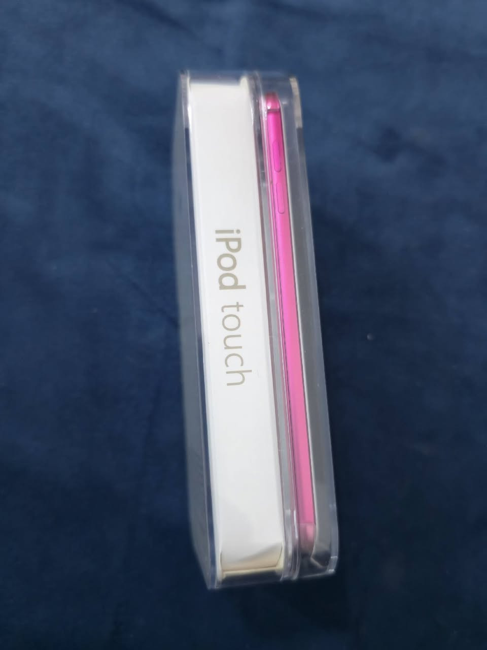 Apple ipod touch  64G
ابل ايبود جيل السادس ذاكرتة 64كيكا  قطعه جديدة كامل ملحقاتها 
للحجز التواصل على الخاص Haider Saif


**إذا كنت صاحب هذا الإعلان وتريد حذفه لأي سبب، رجاءا أرسل رسالة إلى الدعم الفني**