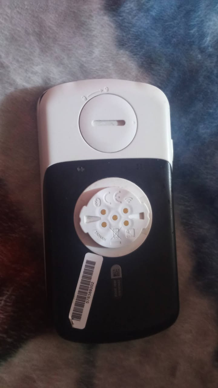 سلام عليكم لبيع المواصفات الأساسية  Garmin Edge 1030

الشاشة: لمس ملونة بحجم 3.5 بوصة، عالية الدقة.

الملاحة: خرائط مدمجة + دعم تحميل خرائط إضافية، مع توجيه خطوة بخطوة.

الاتصال: Bluetooth، ANT+، وWi-Fi لمزامنة البيانات مع الهاتف والتطبيقات.

البطارية: تدوم حتى 20 ساعة من الاستخدام المستمر، مع خيار بطارية إضافية لزيادة المدة.

المزايا الرياضية:

تحليل الأداء واللياقة.

دعم أجهزة الاستشعار (معدل ضربات القلب، السرعة، القدرة).

ميزة ClimbPro لتقدير صعوبة المرتفعات أثناء الركوب.

الوزن: حوالي 123 غرام، خفيف ومناسب للتركيب على الدراجة.

المتانة: مقاوم للماء بمعيار IPX7. لسعر 250


**إذا كنت صاحب هذا الإعلان وتريد حذفه لأي سبب، رجاءا أرسل رسالة إلى الدعم الفني**